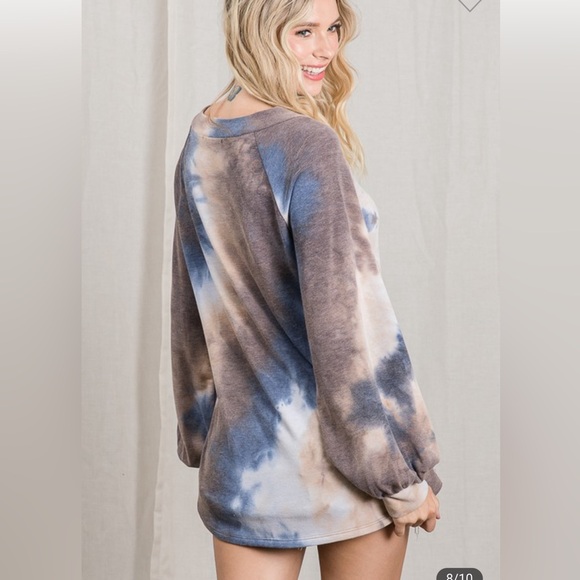 Lightweight V-neck sweatshirt - Picture 2 of 2